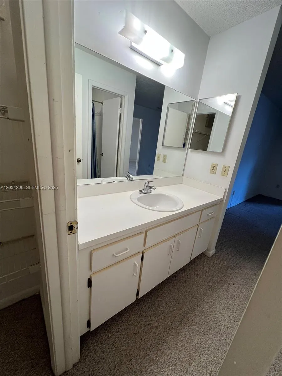 9710 Hammocks Blvd #204-31 Miami, FL 33196