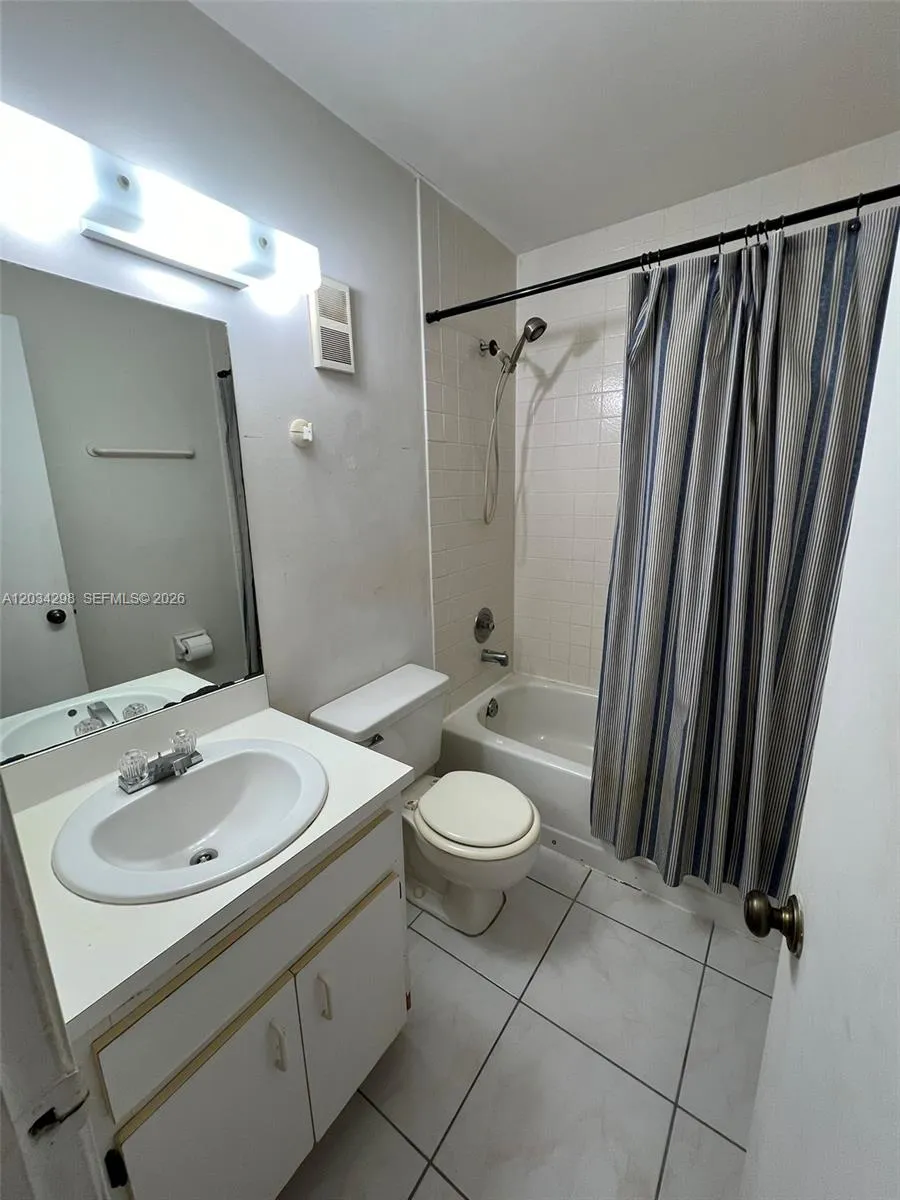 9710 Hammocks Blvd #204-31 Miami, FL 33196