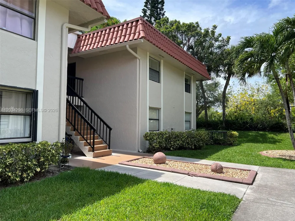9710 Hammocks Blvd #204-31 Miami, FL 33196