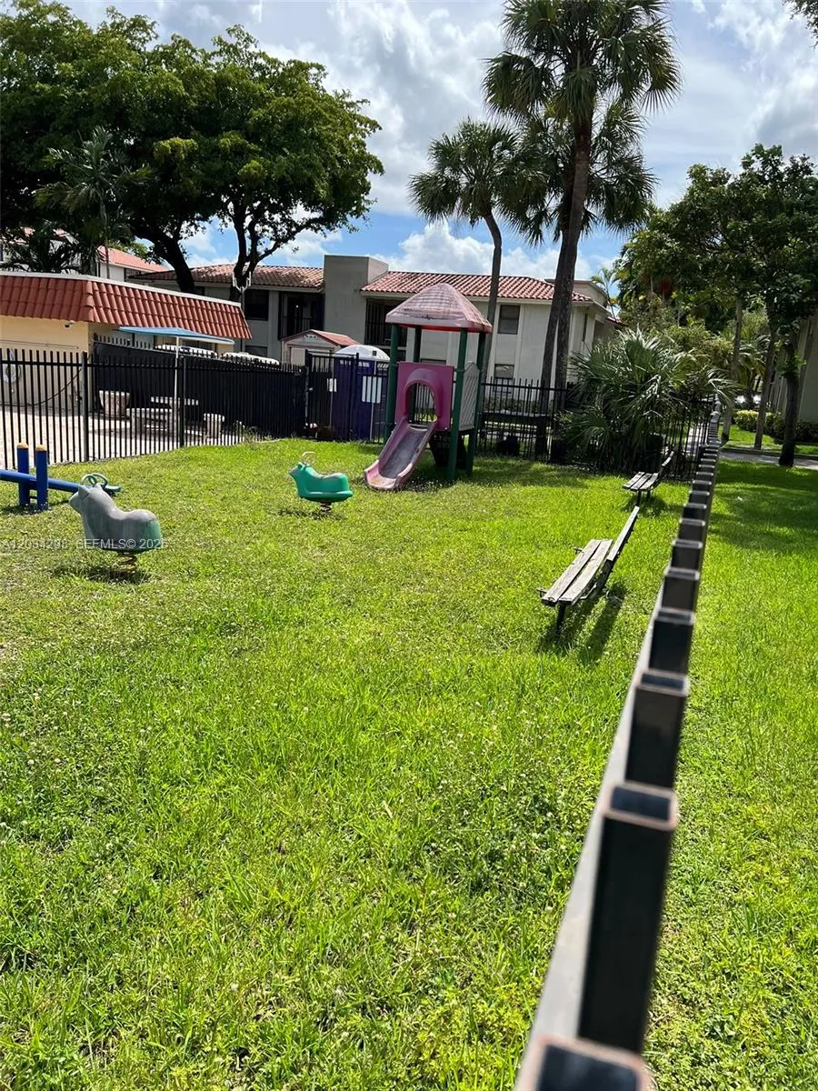 9710 Hammocks Blvd #204-31 Miami, FL 33196