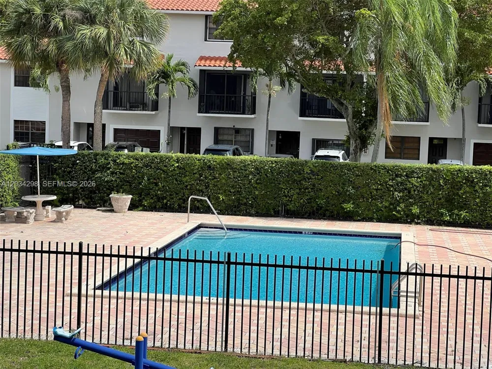 9710 Hammocks Blvd #204-31 Miami, FL 33196