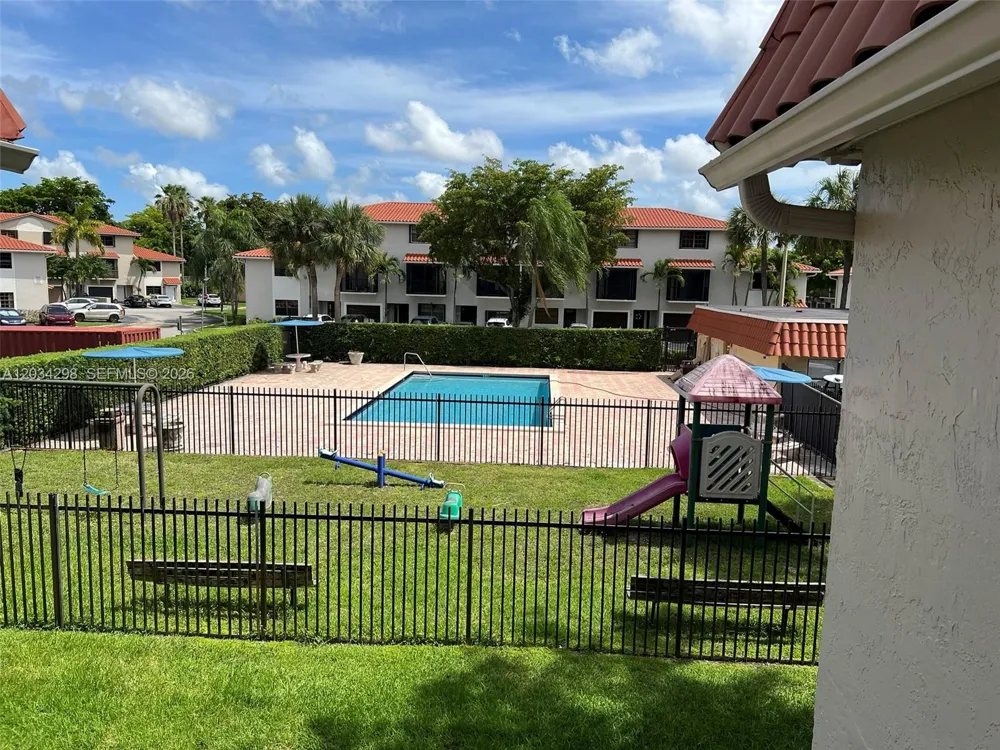 9710 Hammocks Blvd #204-31 Miami, FL 33196