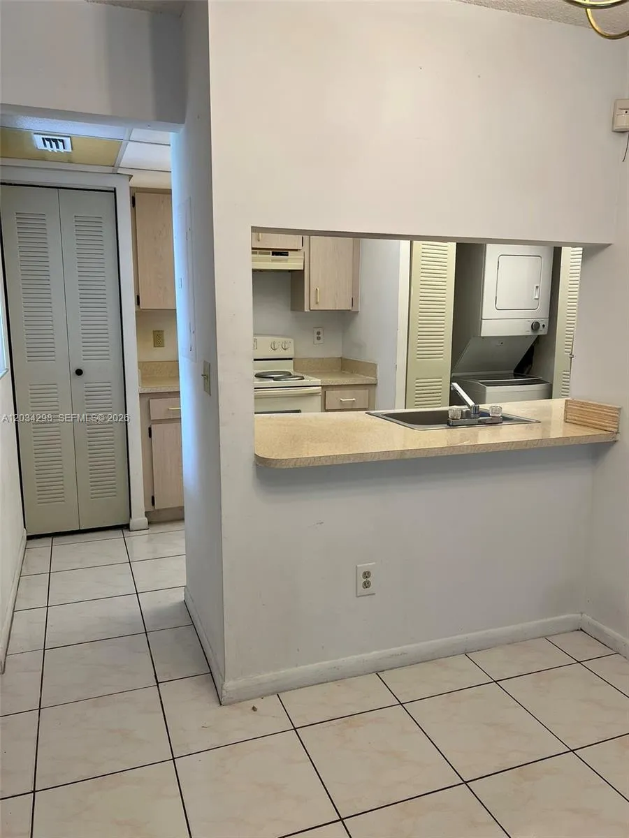 9710 Hammocks Blvd #204-31 Miami, FL 33196