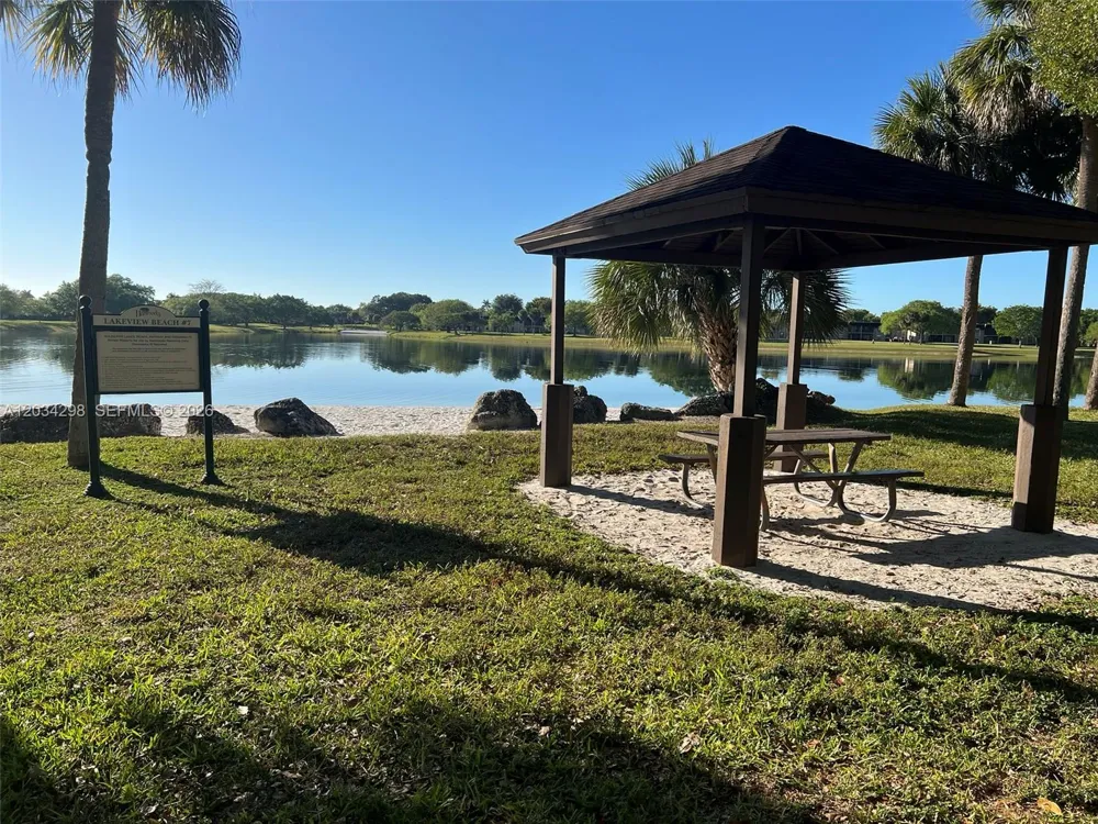 9710 Hammocks Blvd #204-31 Miami, FL 33196