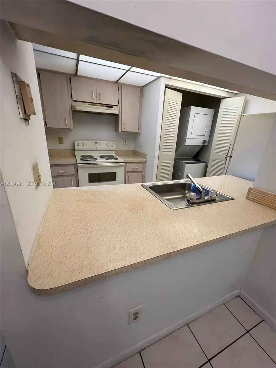 9710 Hammocks Blvd #204-31 Miami, FL 33196