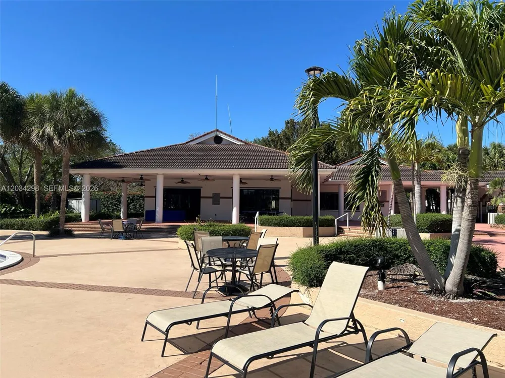 9710 Hammocks Blvd #204-31 Miami, FL 33196