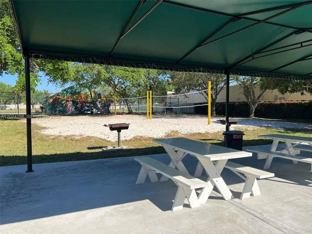 9710 Hammocks Blvd #204-31 Miami, FL 33196
