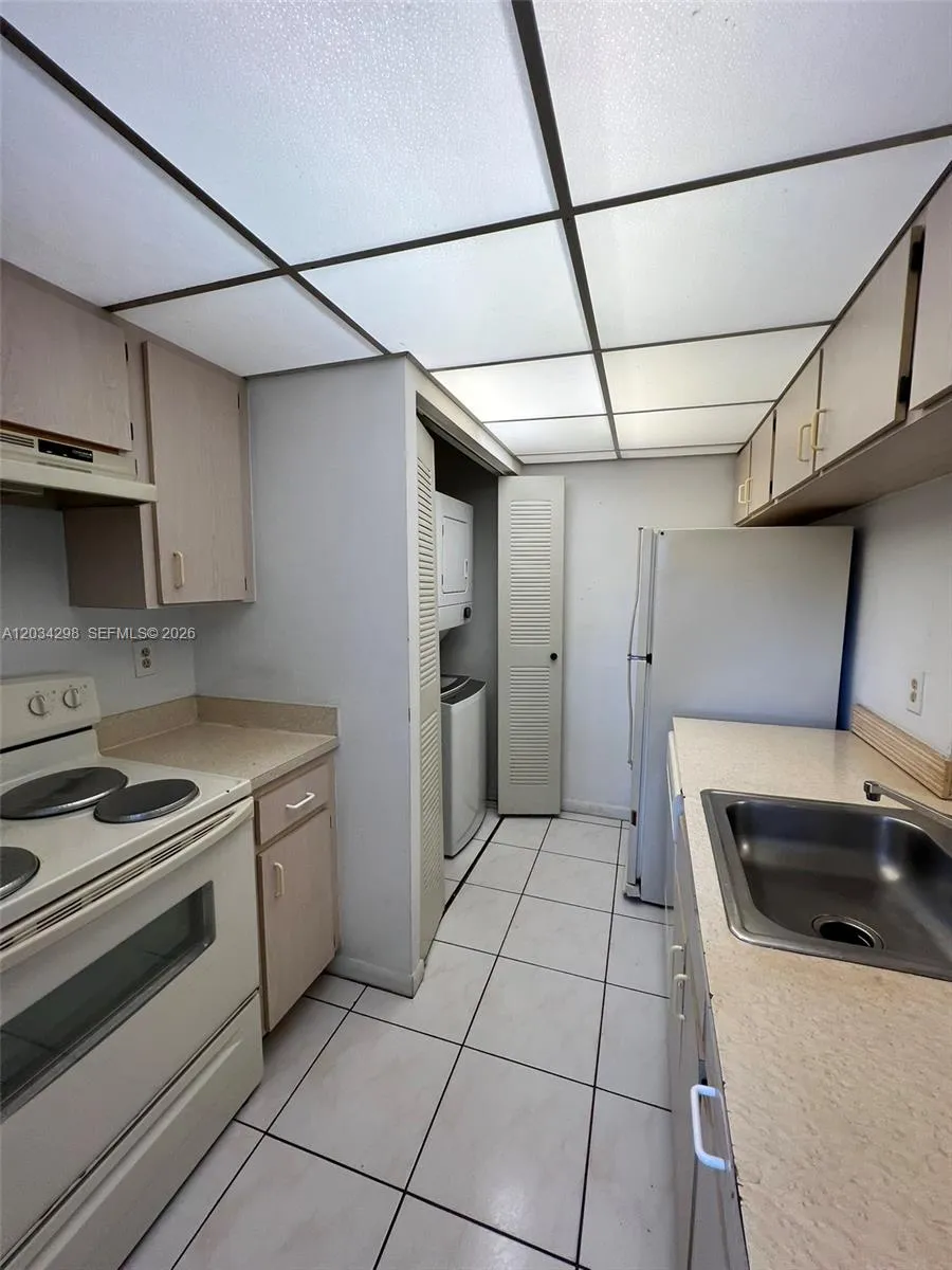 9710 Hammocks Blvd #204-31 Miami, FL 33196