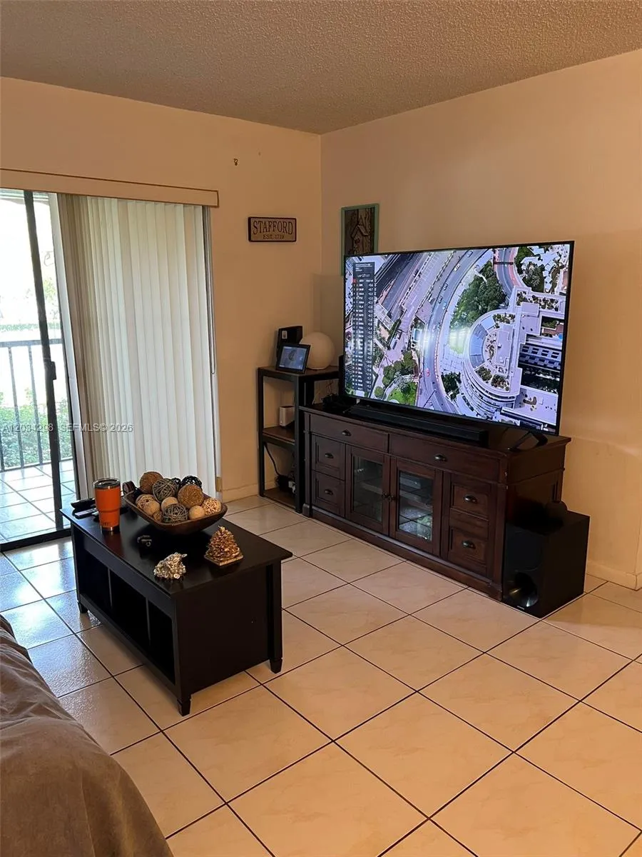 9710 Hammocks Blvd #204-31 Miami, FL 33196