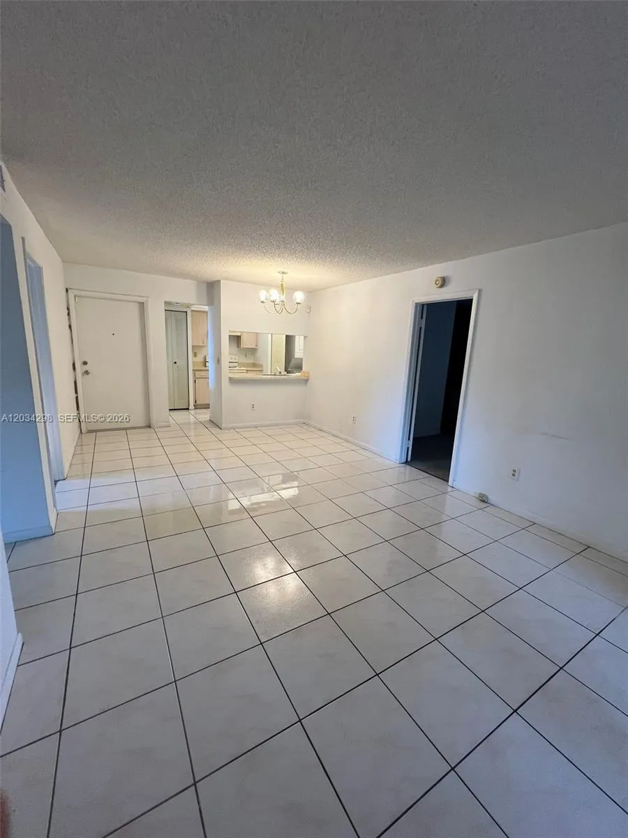 9710 Hammocks Blvd #204-31 Miami, FL 33196