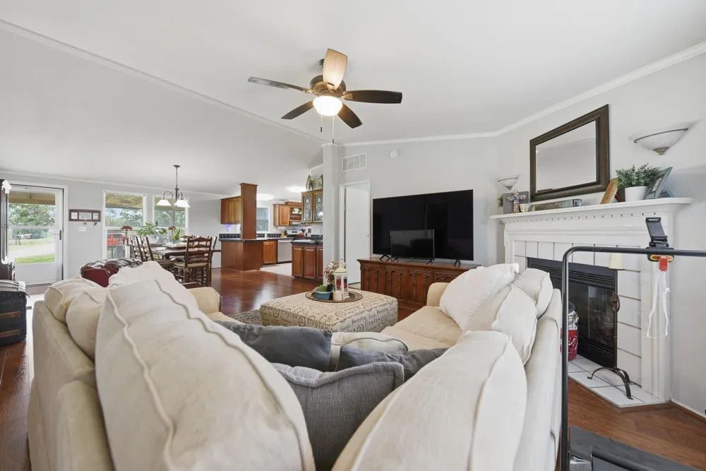 3844 Highway 36 Bellville, TX 77418