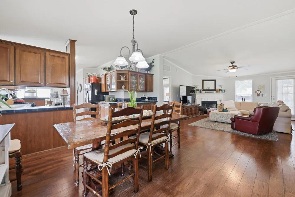 3844 Highway 36 Bellville, TX 77418