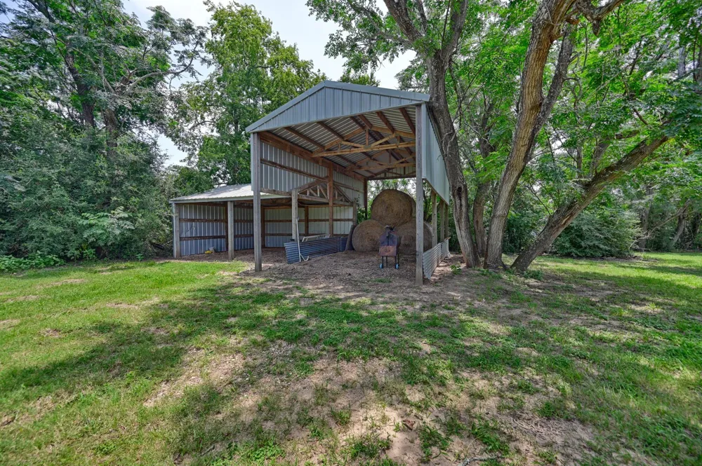 3844 Highway 36 Bellville, TX 77418