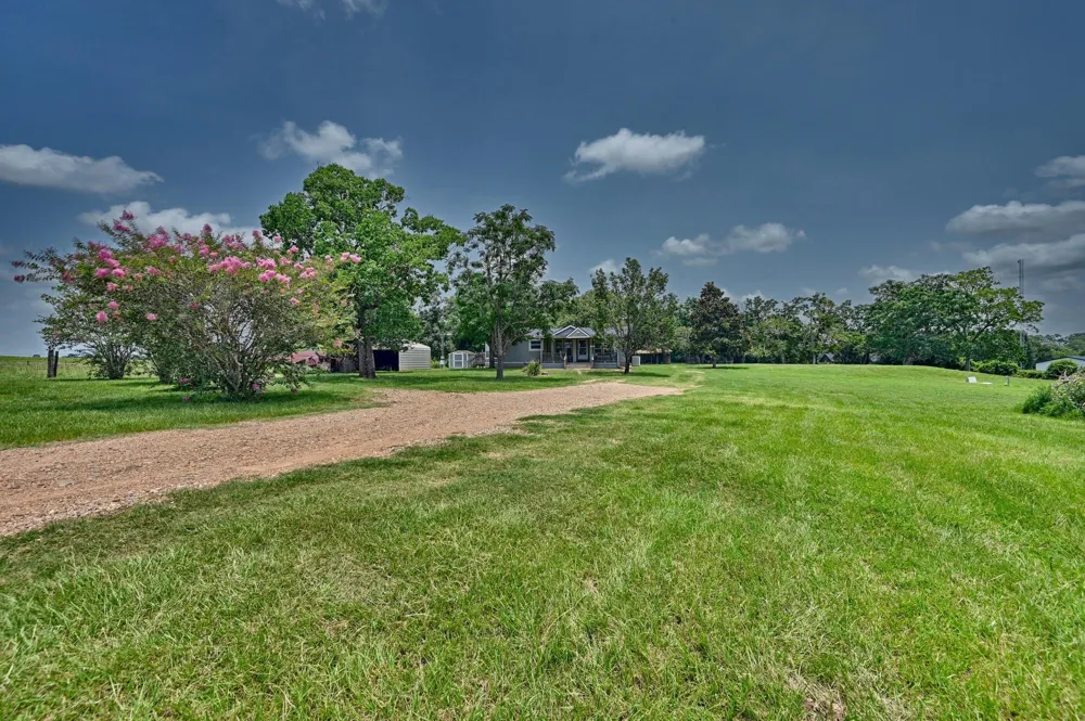 3844 Highway 36 Bellville, TX 77418