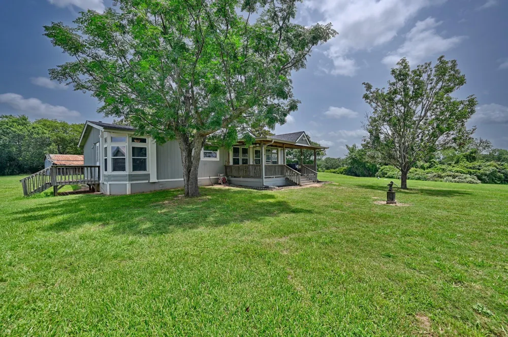 3844 Highway 36 Bellville, TX 77418