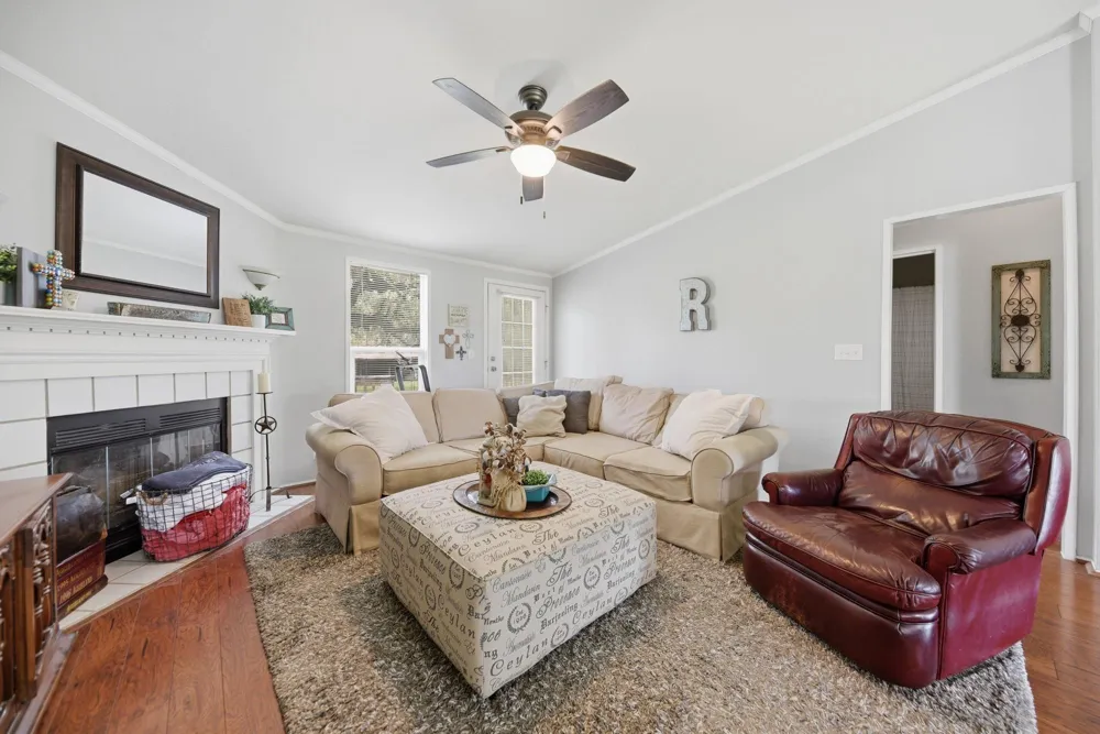 3844 Highway 36 Bellville, TX 77418