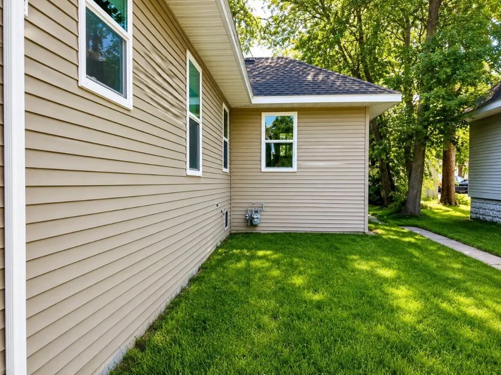 1027 Broadway Benton Harbor City, MI 49022