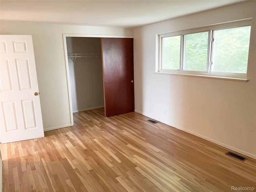 25709 Salem #74 Roseville City, MI 48088