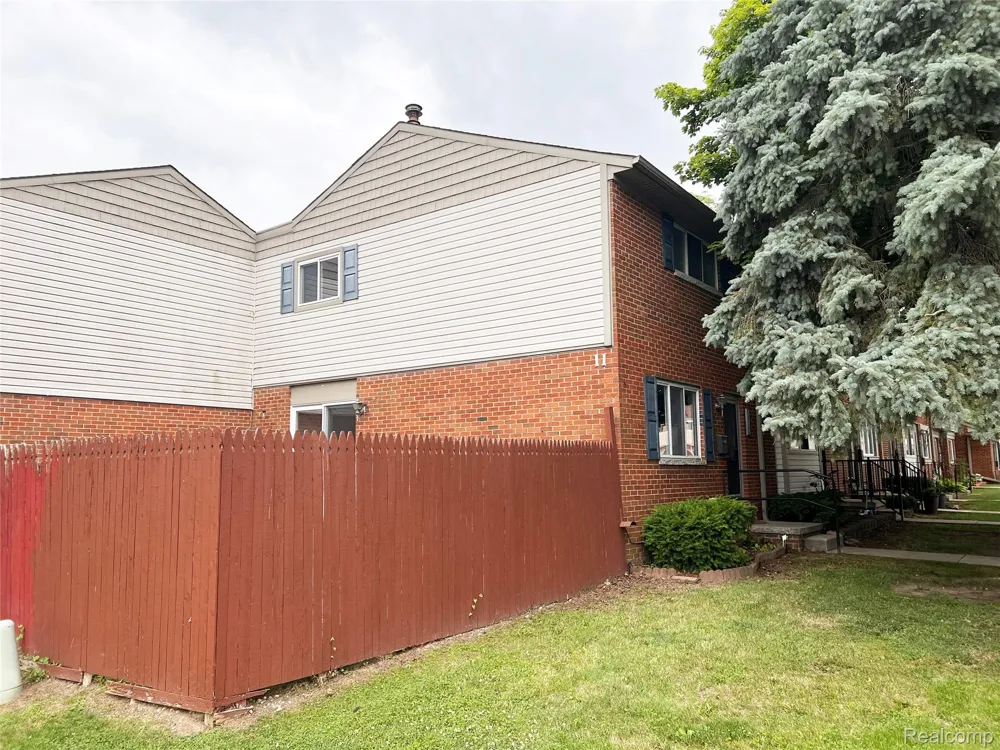 25709 Salem #74 Roseville City, MI 48088