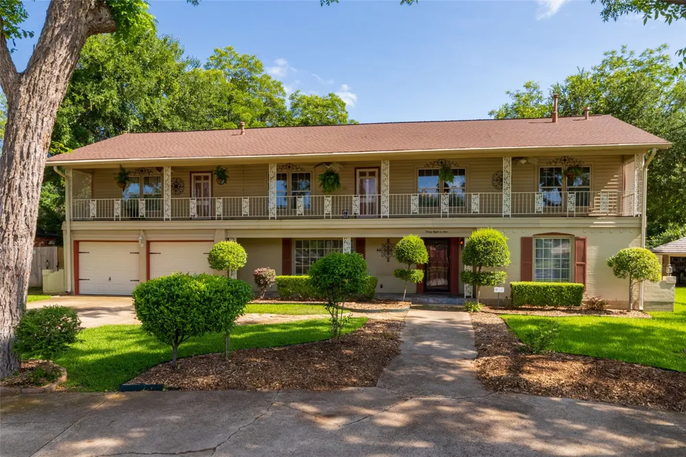 3809 Diamond Loch W North Richland Hills, TX 76180