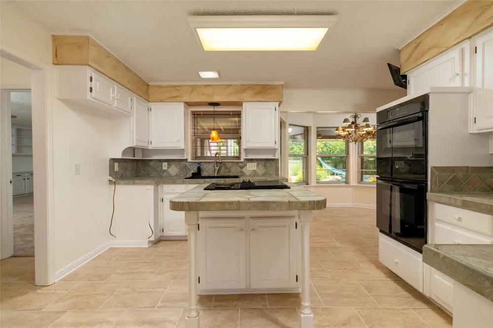 3809 Diamond Loch W North Richland Hills, TX 76180