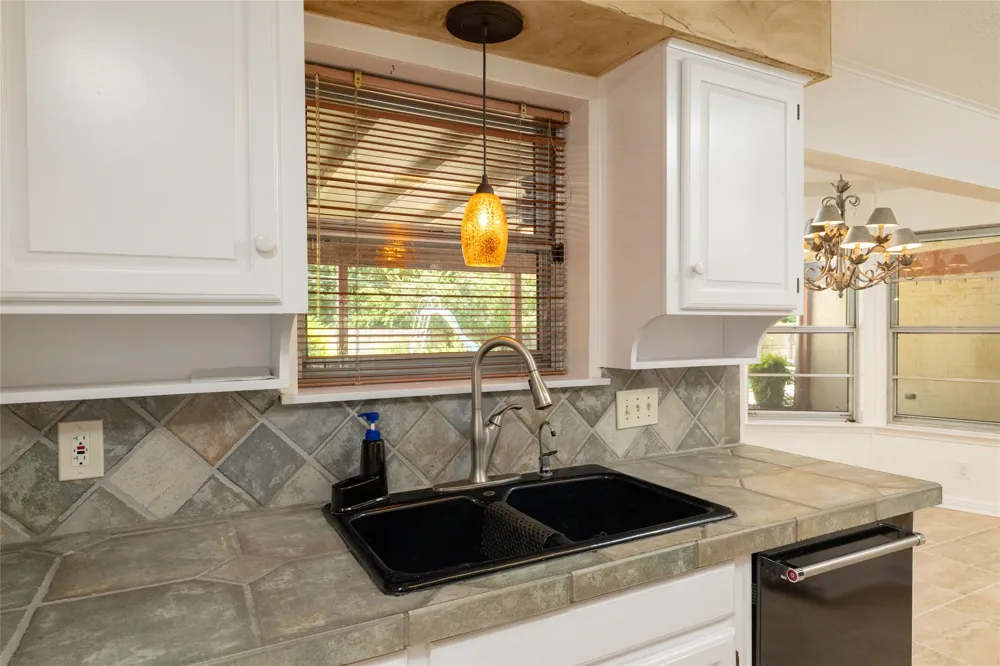 3809 Diamond Loch W North Richland Hills, TX 76180