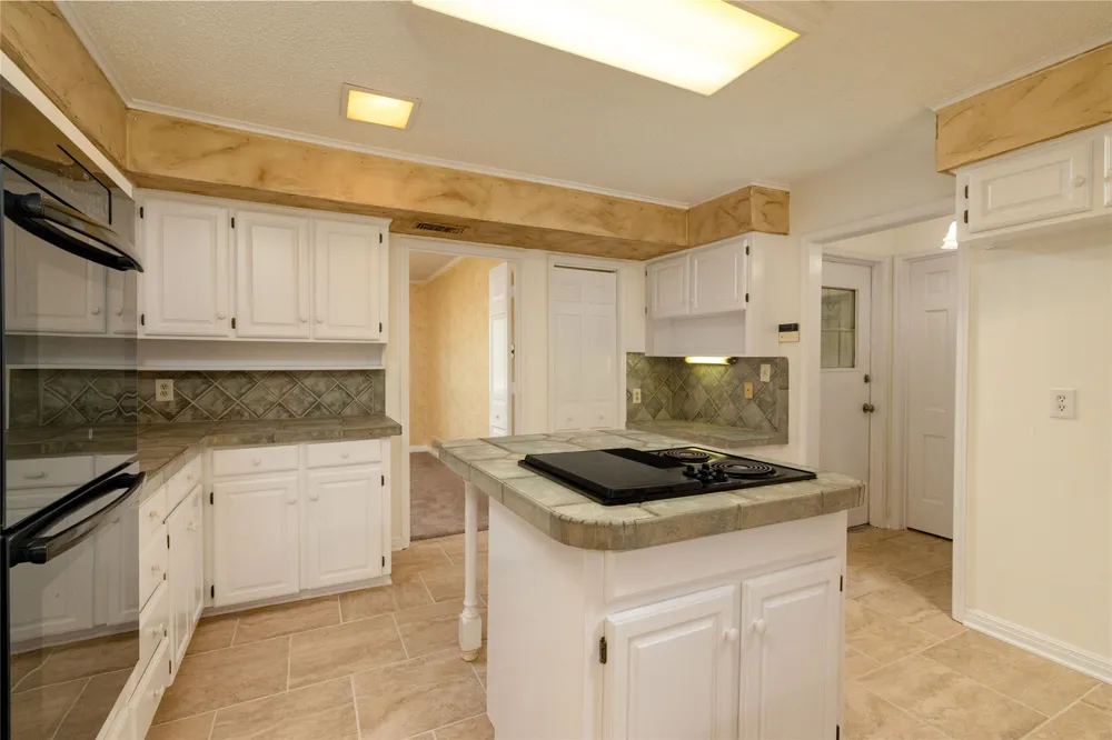 3809 Diamond Loch W North Richland Hills, TX 76180