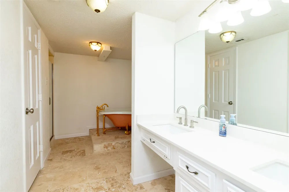 3809 Diamond Loch W North Richland Hills, TX 76180