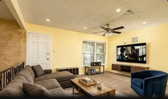3809 Diamond Loch W North Richland Hills, TX 76180