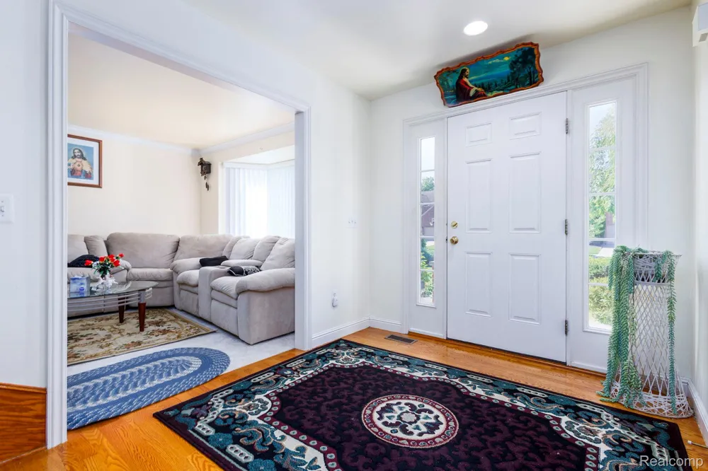 461 Tanner Drive Troy City, MI 48085