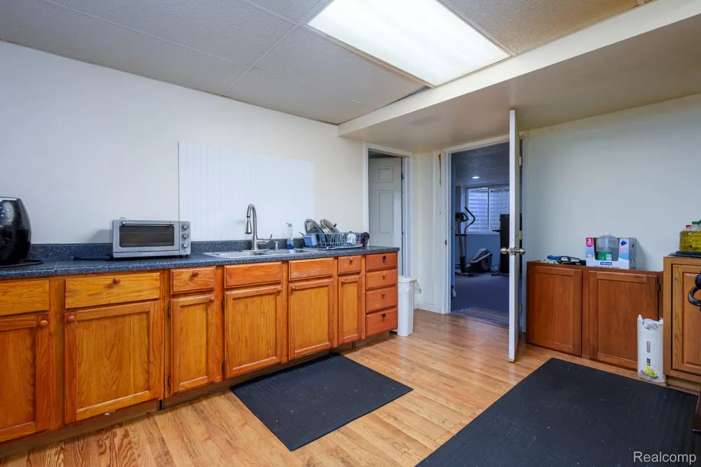 461 Tanner Drive Troy City, MI 48085