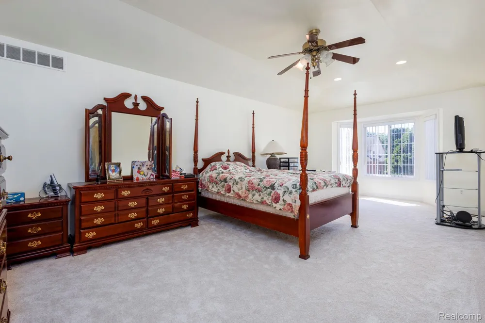 461 Tanner Drive Troy City, MI 48085