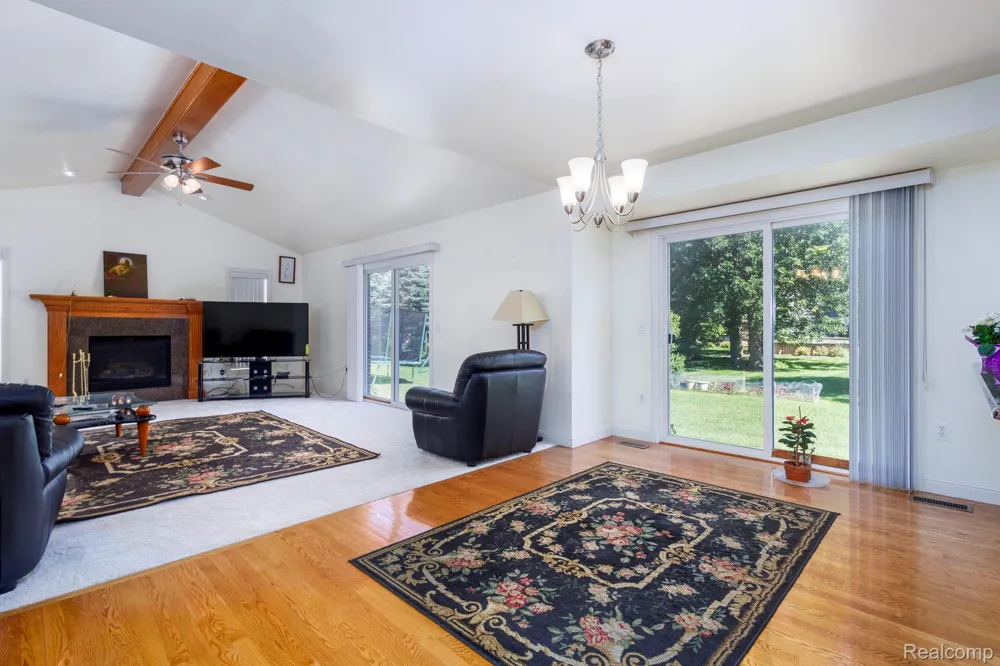 461 Tanner Drive Troy City, MI 48085