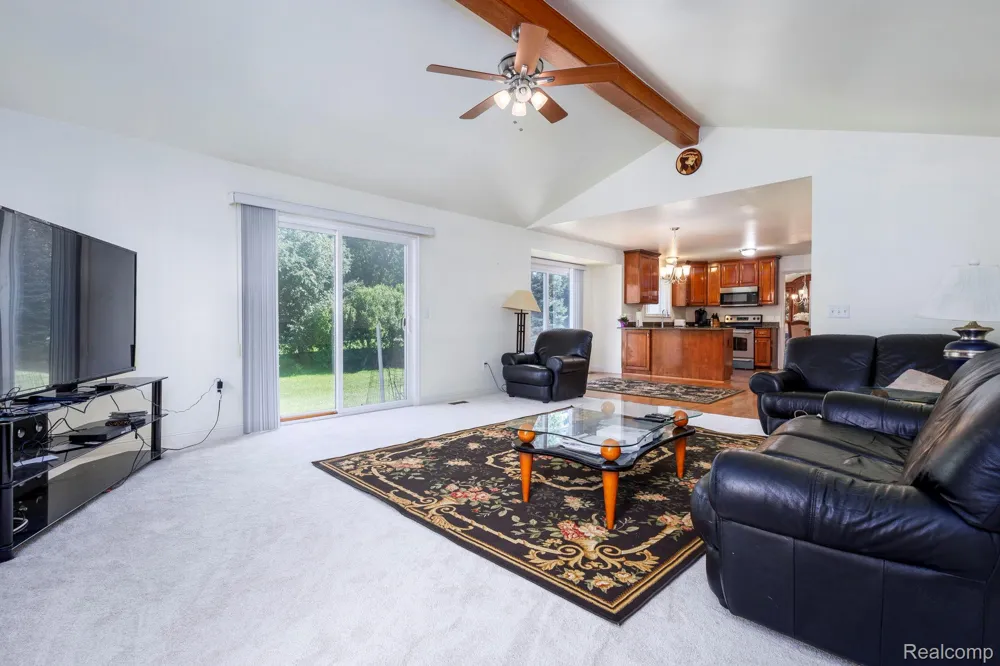 461 Tanner Drive Troy City, MI 48085
