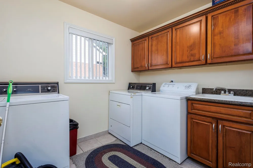 461 Tanner Drive Troy City, MI 48085