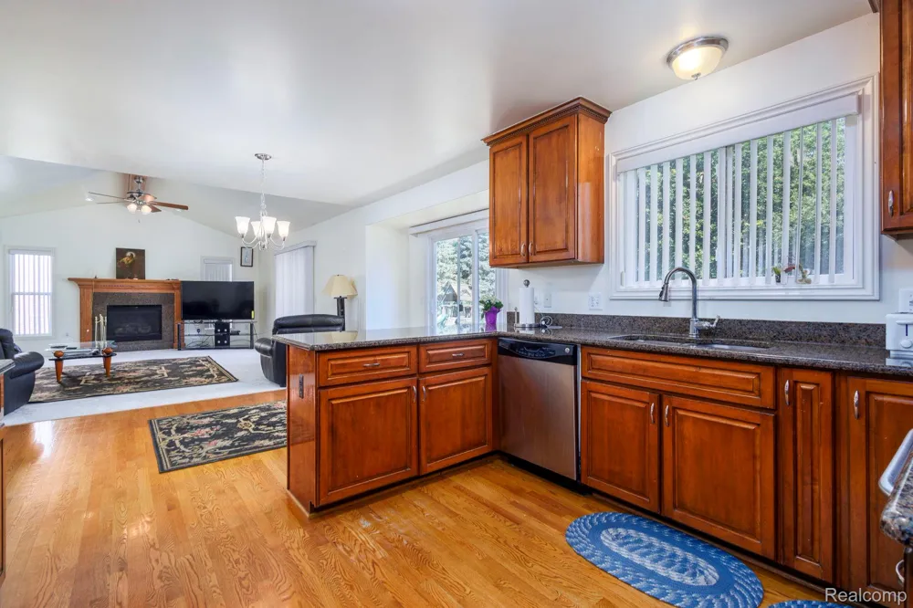 461 Tanner Drive Troy City, MI 48085