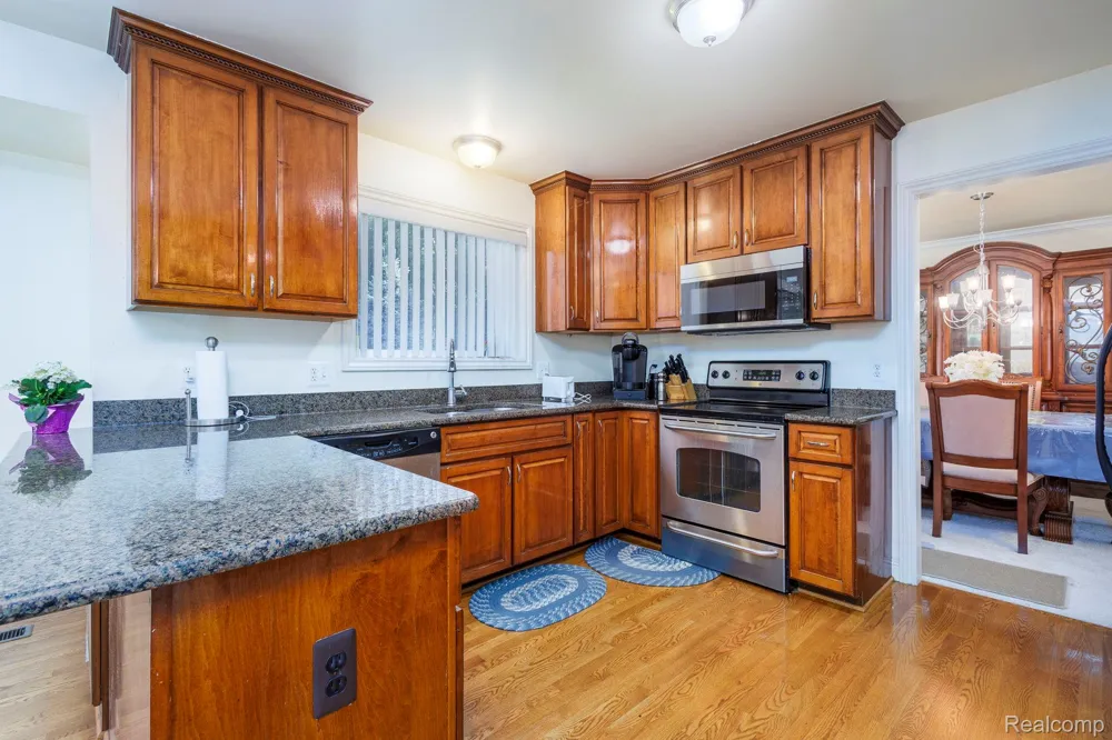 461 Tanner Drive Troy City, MI 48085