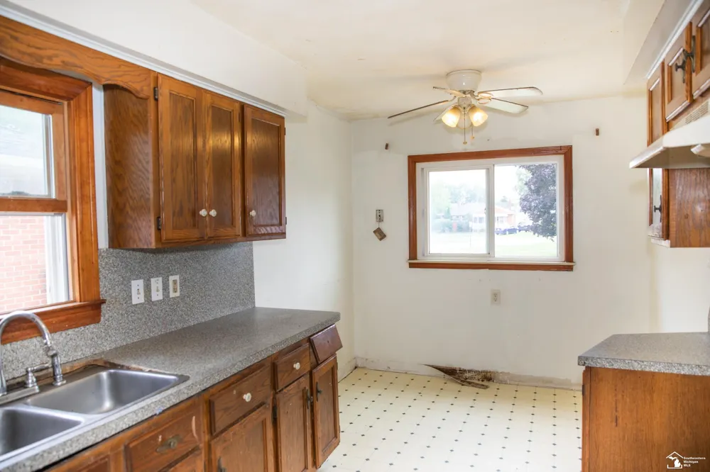 735 Detroit Avenue Lincoln Park City, MI 48146