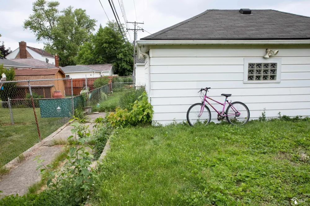 735 Detroit Avenue Lincoln Park City, MI 48146