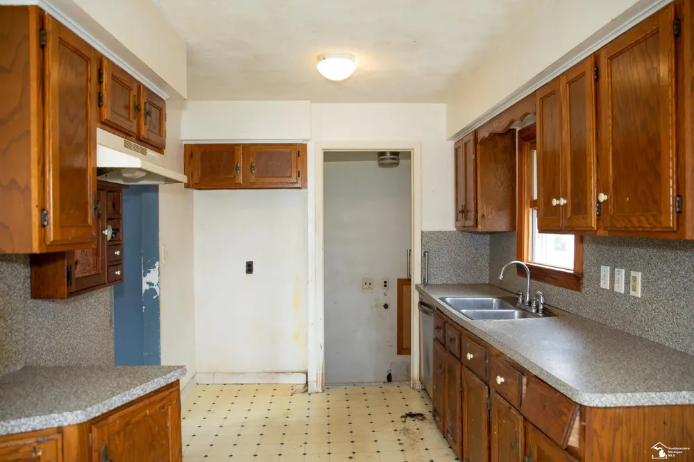 735 Detroit Avenue Lincoln Park City, MI 48146