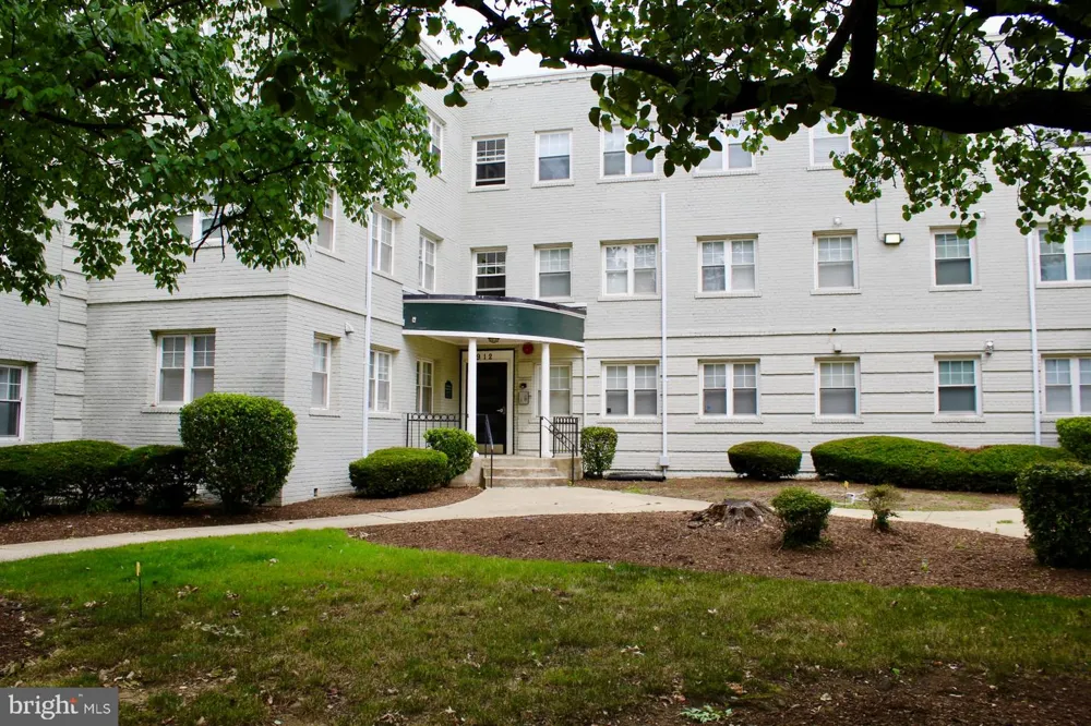 912 BARNABY STREET SE #302 Washington, DC 20032