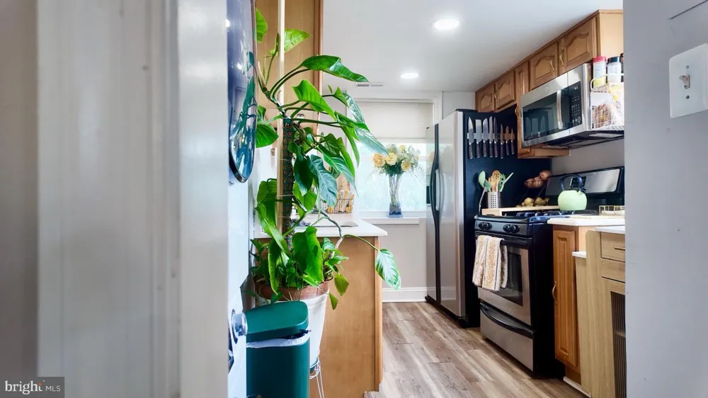 912 BARNABY STREET SE #302 Washington, DC 20032