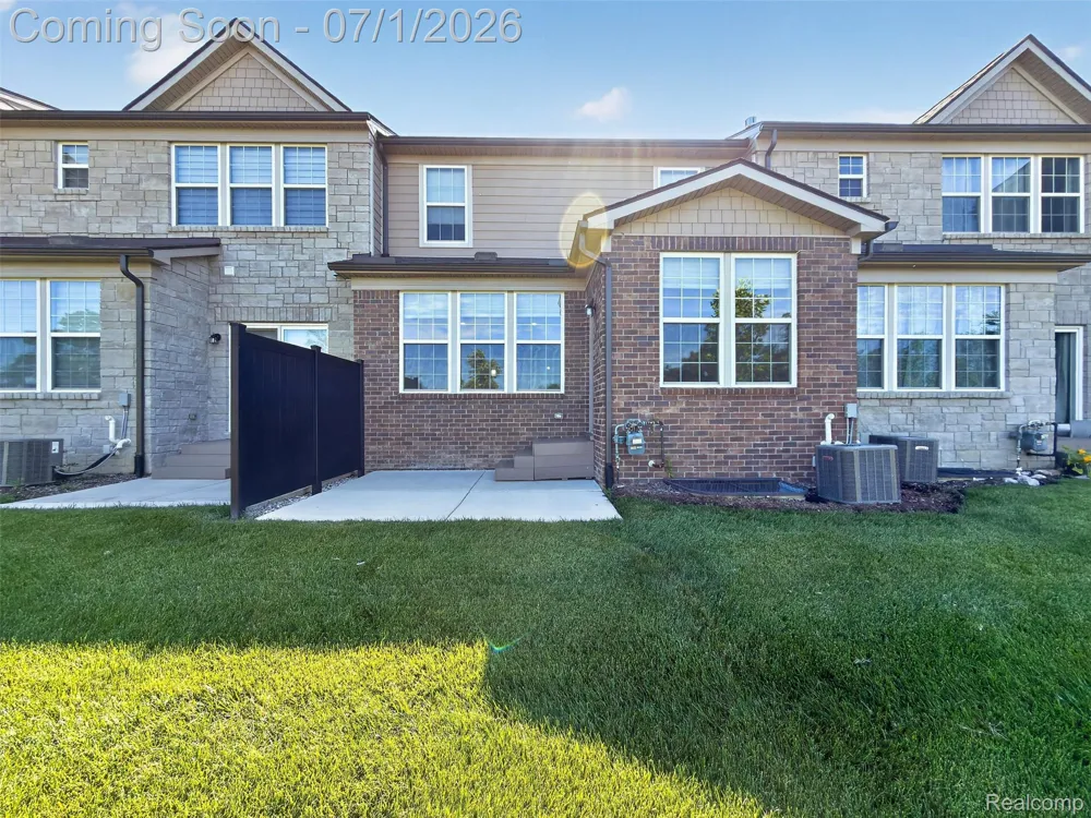 1673 Addison Circle Commerce Charter Township, MI 48390