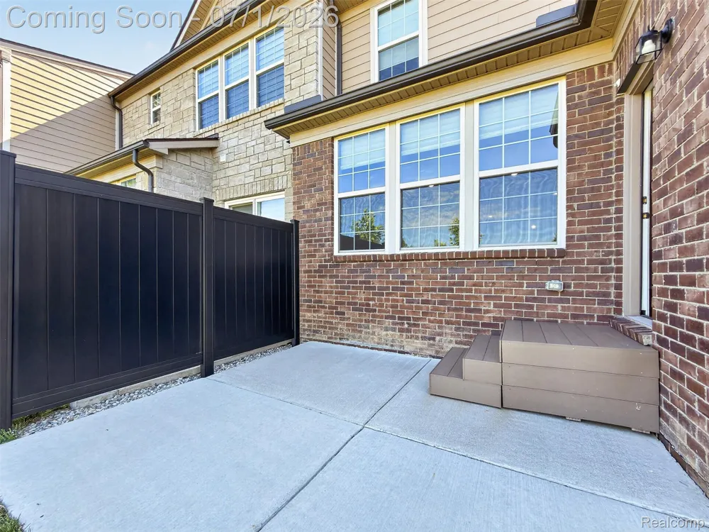 1673 Addison Circle Commerce Charter Township, MI 48390