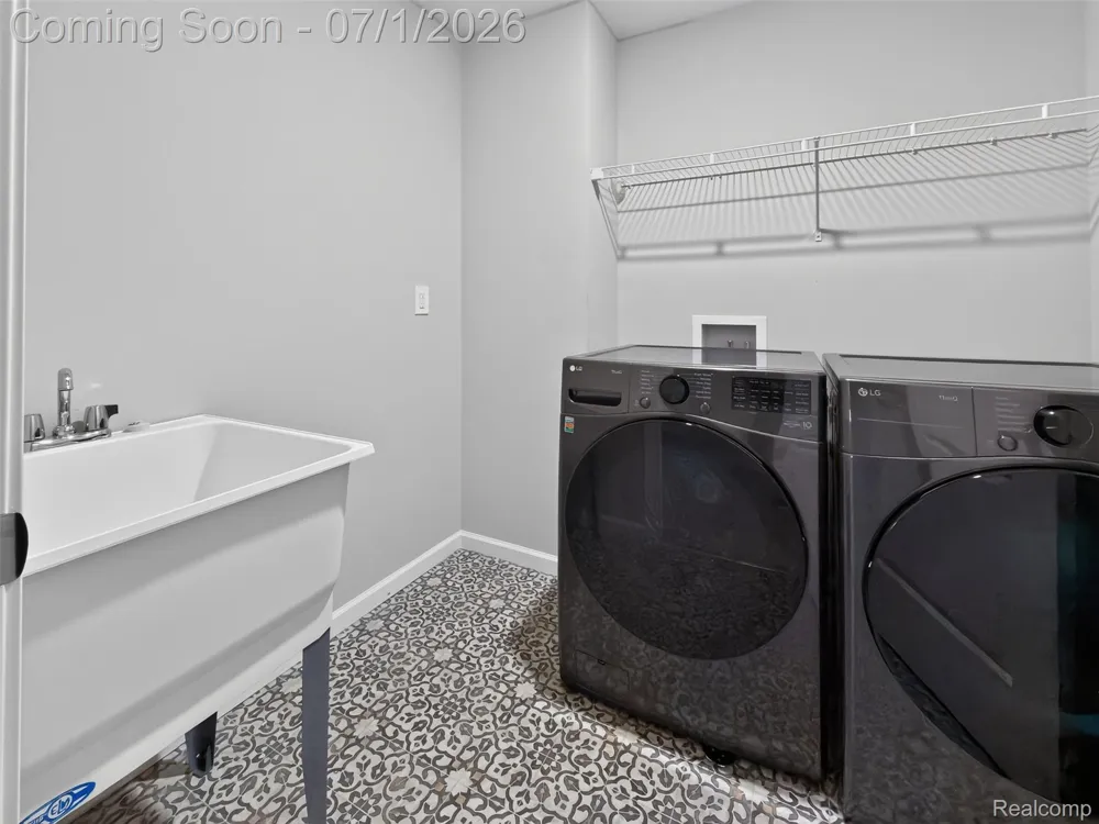 1673 Addison Circle Commerce Charter Township, MI 48390