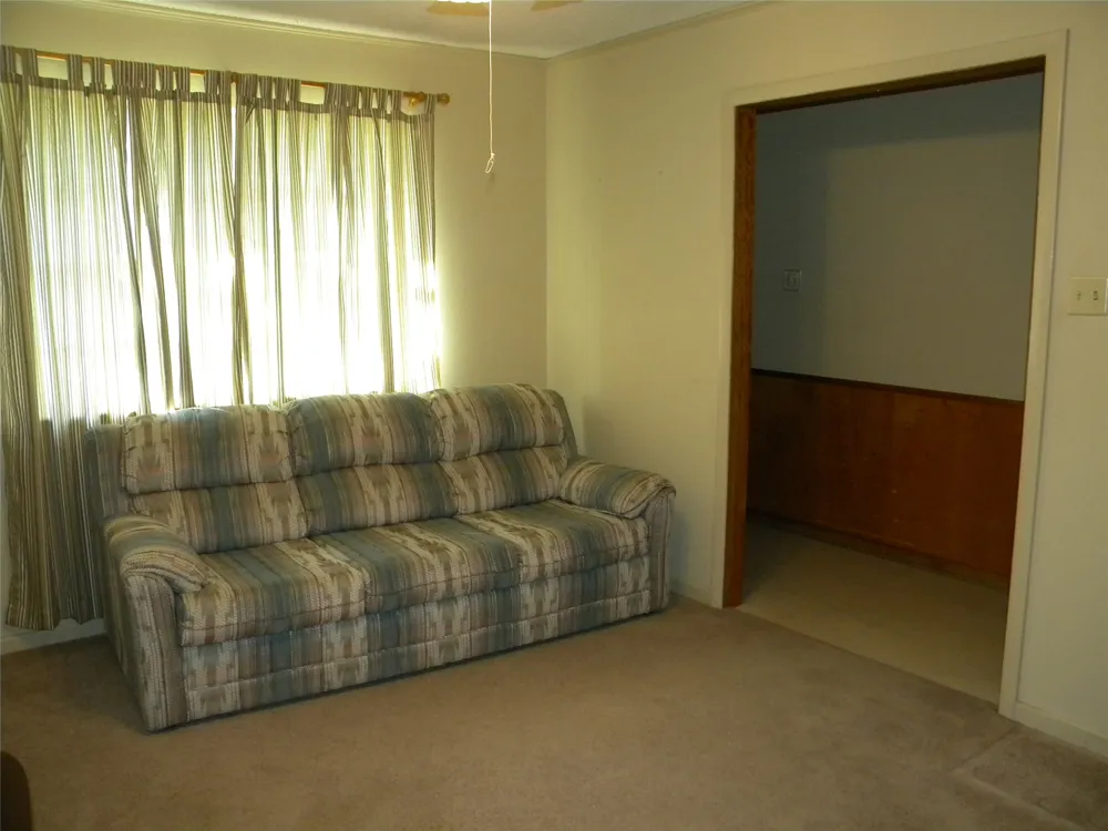 1450 W Ash Street Stephenville, TX 76401