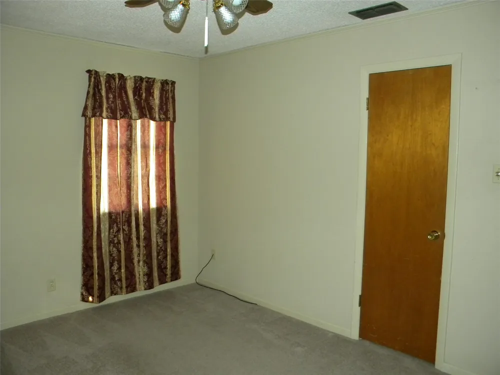 1450 W Ash Street Stephenville, TX 76401