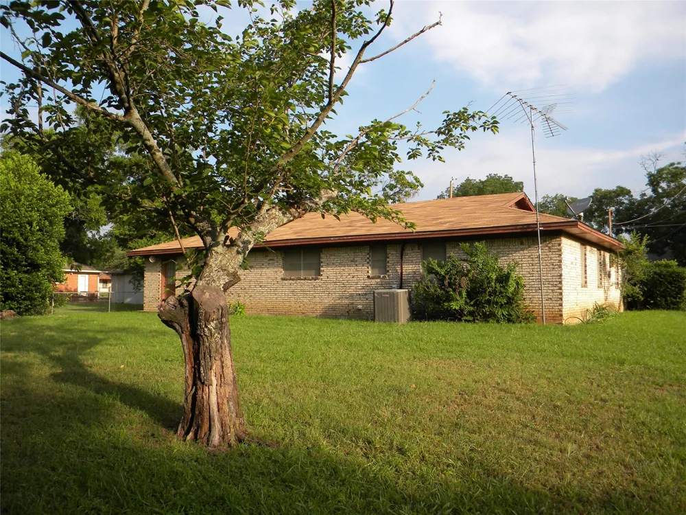 1450 W Ash Street Stephenville, TX 76401