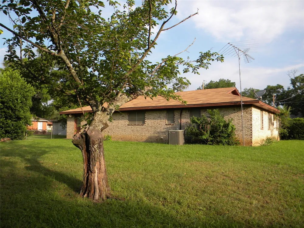 1450 W Ash Street Stephenville, TX 76401