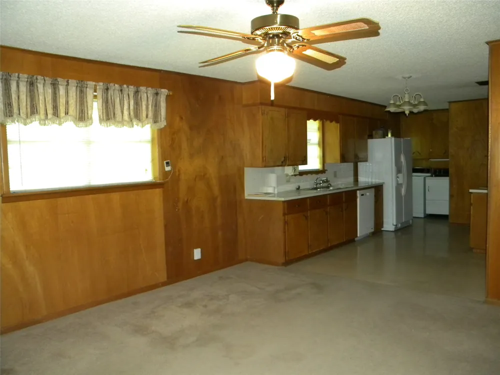 1450 W Ash Street Stephenville, TX 76401